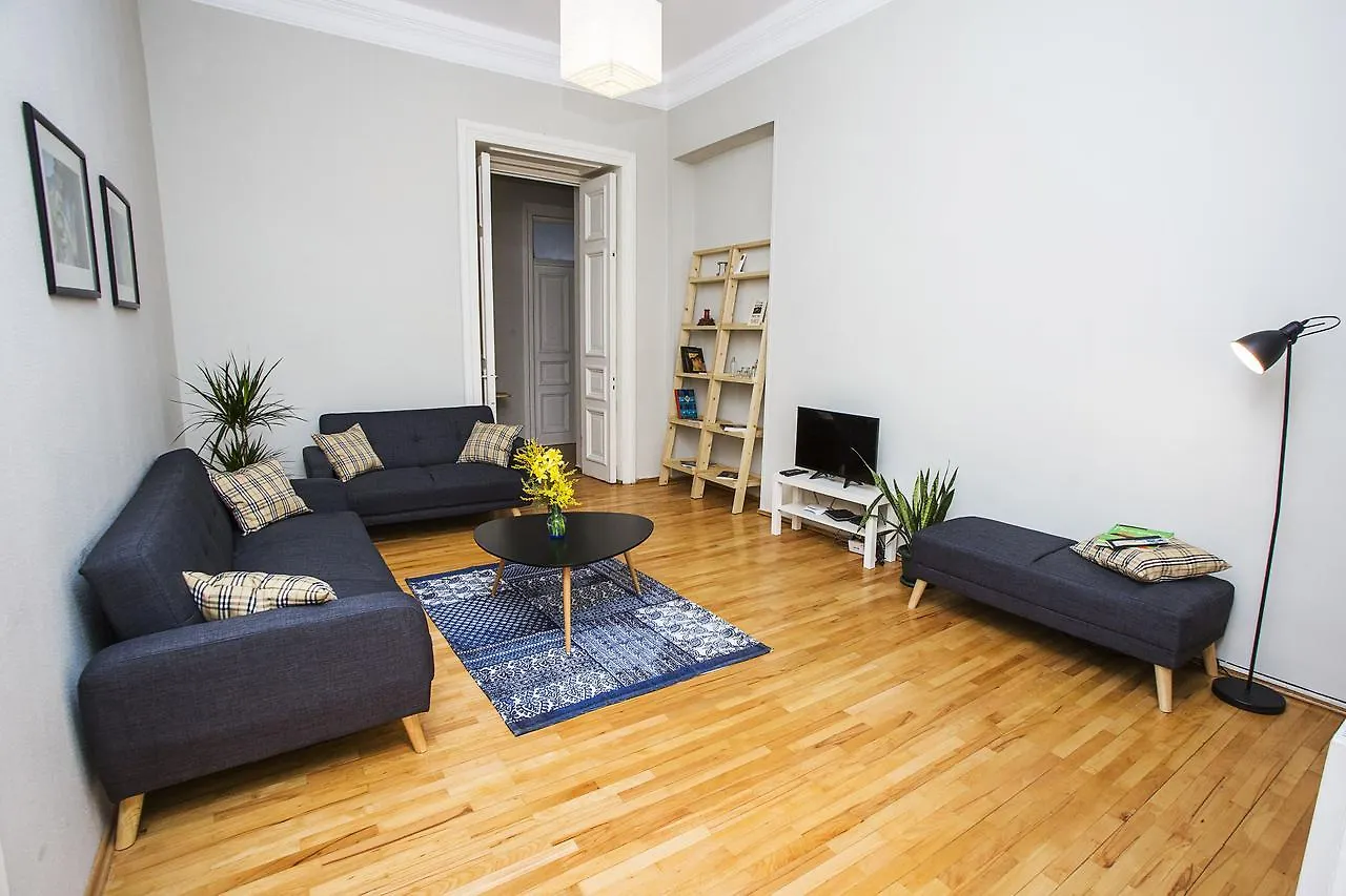 Charming 2Br Apartment In Old Tbilisi - By Wehost 0*,  Georgien