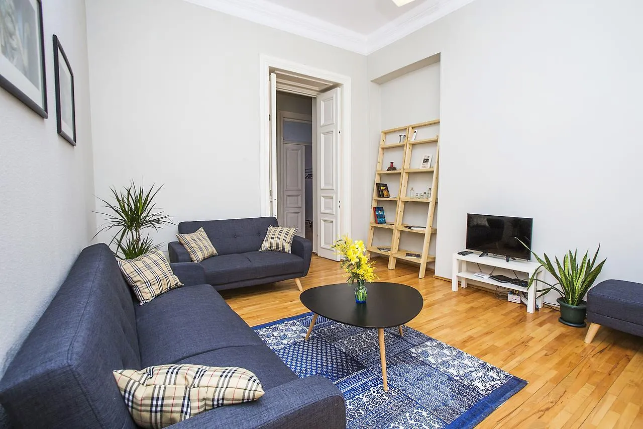 Charming 2Br Apartment In Old Tbilisi - By Wehost