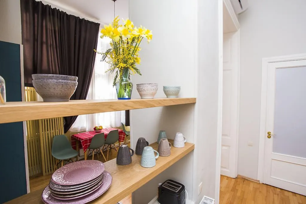 Charming 2Br Apartment In Old Tbilisi - By Wehost